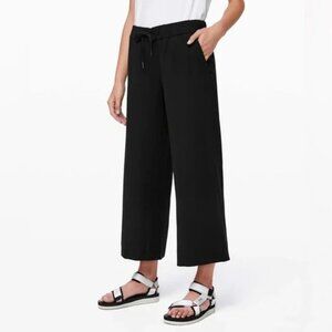 NWT Lululemon On the Fly Wide-Leg 7/8 Pant Woven in Black Size 8